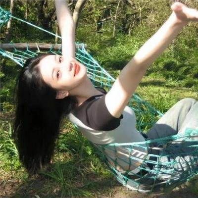 追梦的黎族女娃娃